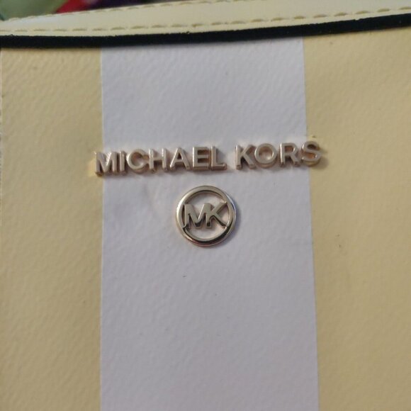 Michael Kors Logo Crossbody Bag - Sample Tag- New Minor Defect - Picture 14 of 14